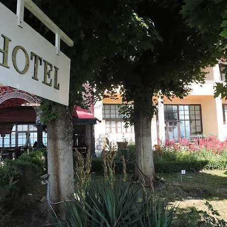 Lakeview And Hotel Otesevo